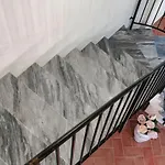 Elsa 6, Emma Villa *